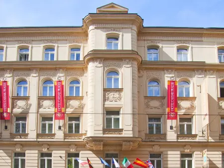 Hotel Caesar Prague Отели рядом с достопримечательностью «Кафедральный собор Святых Кирилла и Мефодия»