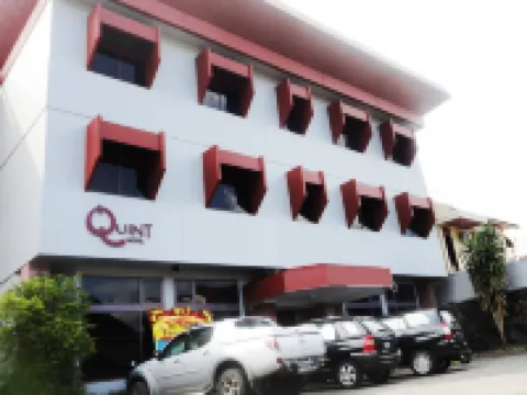 Cozzy Quint Hotel