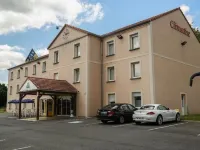 Brit Hotel Confort Roissy Saint-Witz Hotels in Saint-Witz
