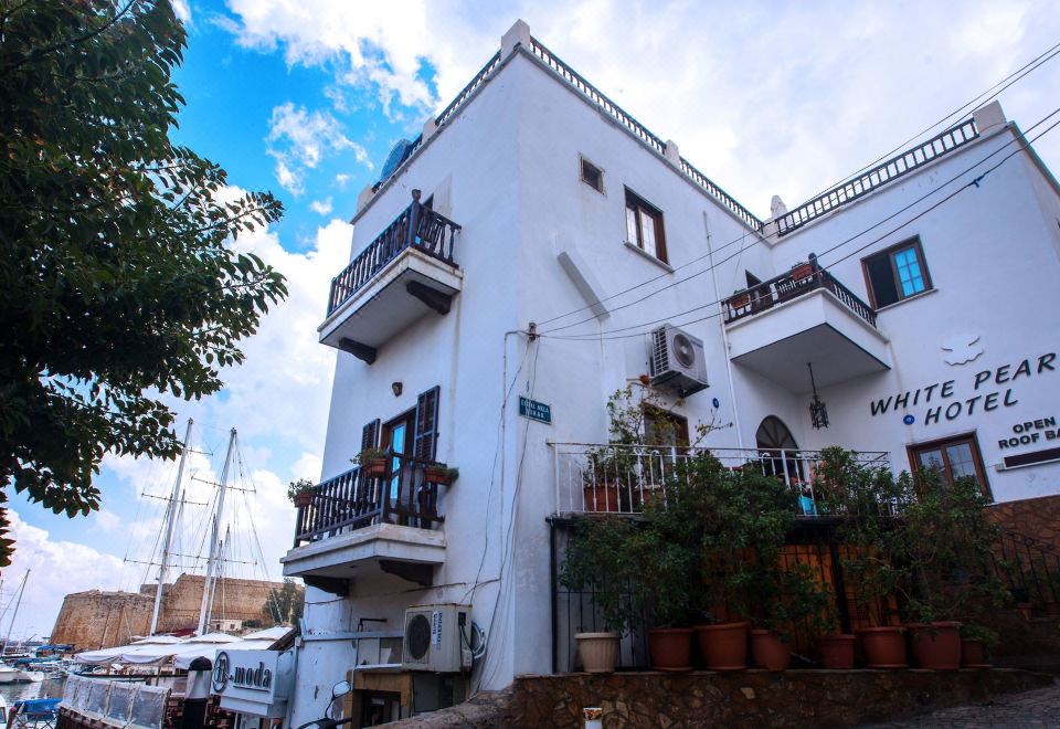 White Pearl Hotel - Housity
