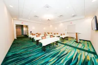 亨茨維爾市中心SpringHill Suites飯店 - 停車場