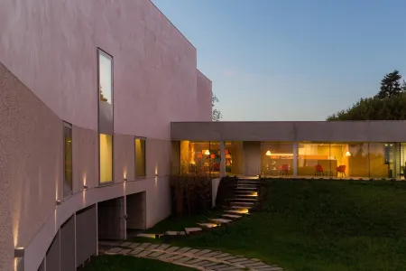 Best Western Plus Hotel Divona Cahors Отели рядом с достопримечательностью «Musée de Henri Matisse»