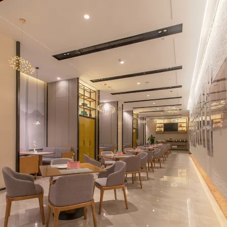 Ruijing Kairui Select Hotel (Wushang Dream Times & Wuhan University Branch, Wuhan) Отели рядом с достопримечательностью «Храм Баотун»