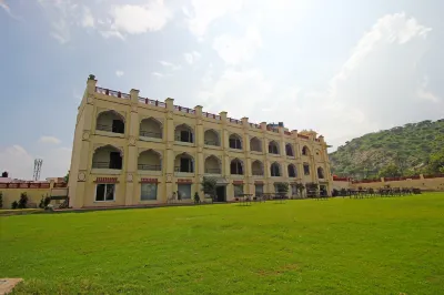 Hotel Roshan Haveli Hotel dekat Anokhi Museum of Hand Printing