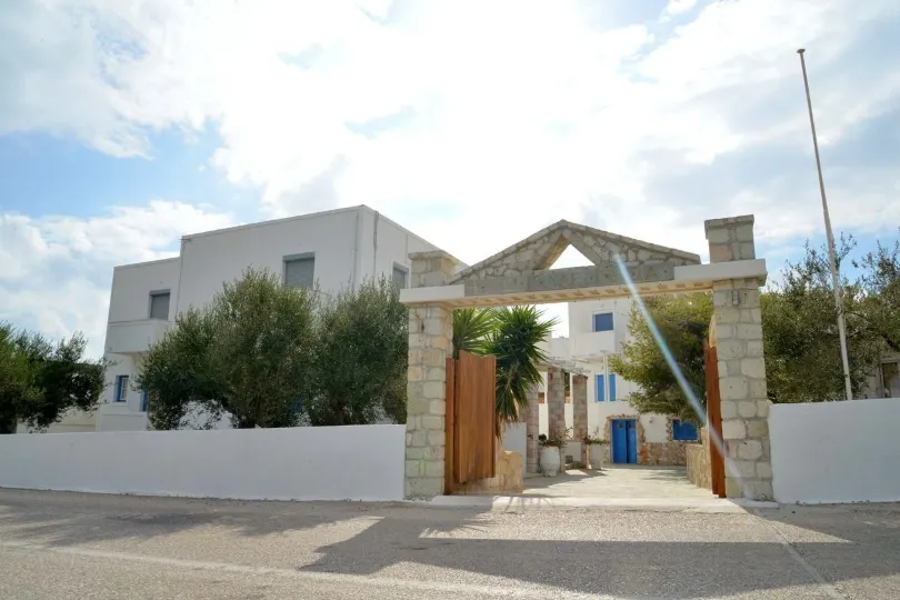 Glaronisia Hotel