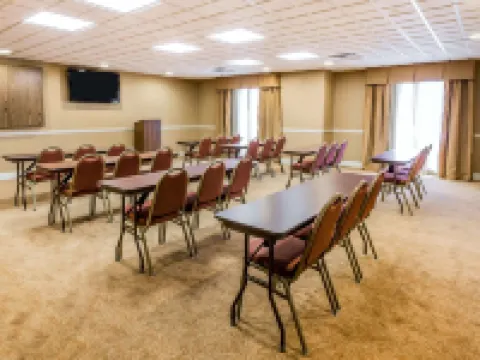 Comfort Suites Hotels in Commerce