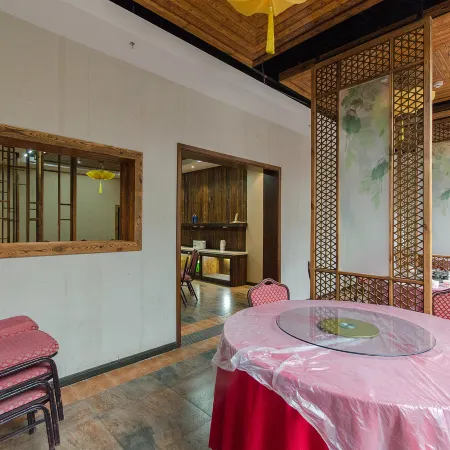 Qichun Lishizhen Holiday Hotel