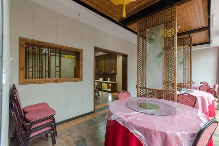 Qichun Lishizhen Holiday Hotel