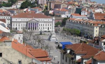 Remodeled Historic Apartment in Bairro Alto