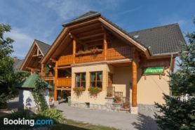 Paratlan Apartmanhaz