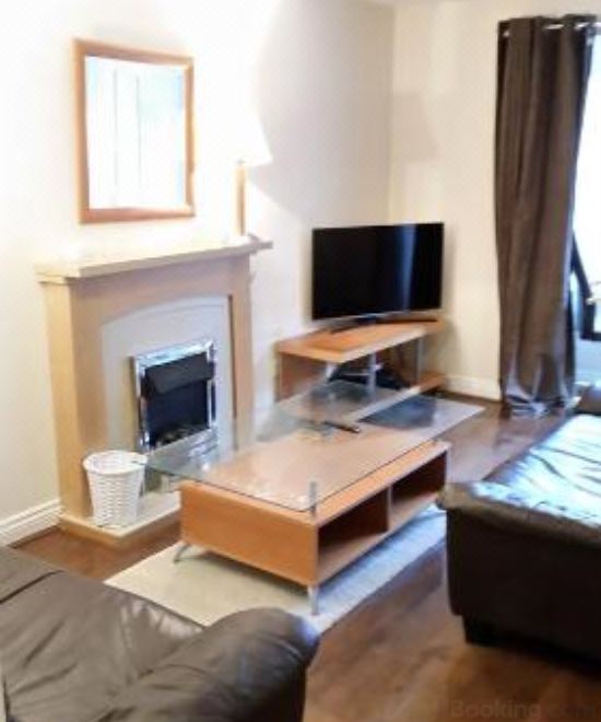 Livingston Ideal Commuter House - Housity