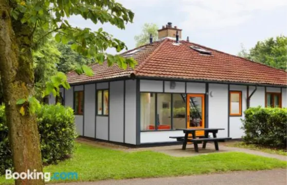 瓦利比村莊酒店