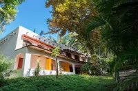 Believe Surf & Yoga Lodge Santa Teresa Hotels in Cobano