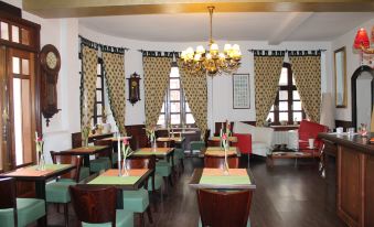 Hotel Simonis - Housity
