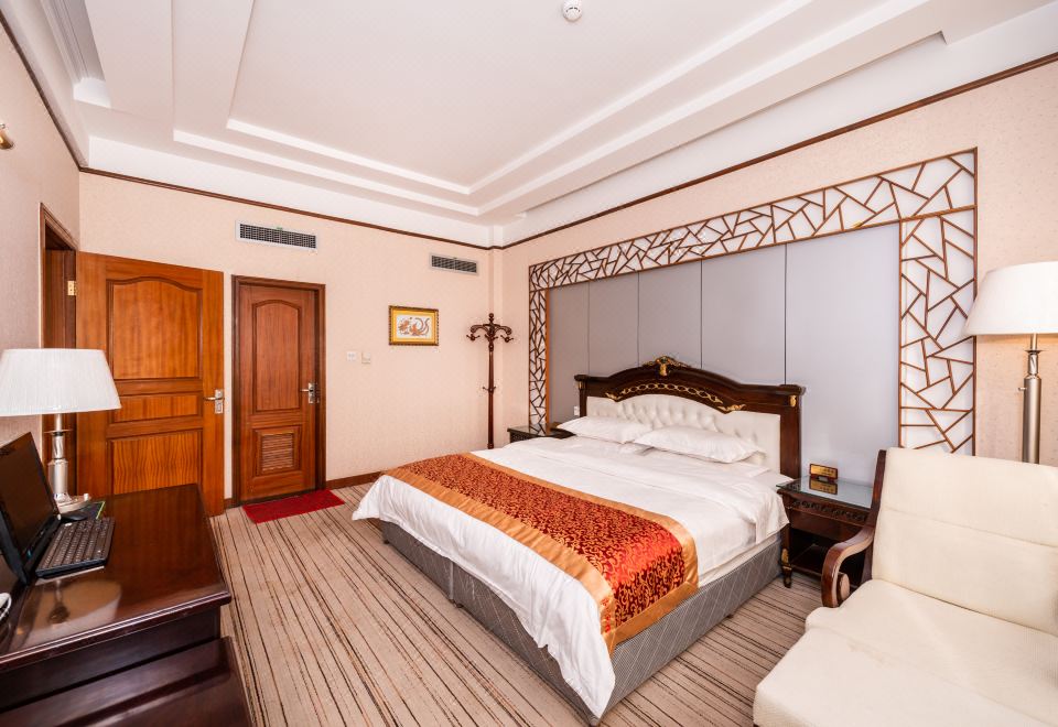 Luochuan Hotel - Housity