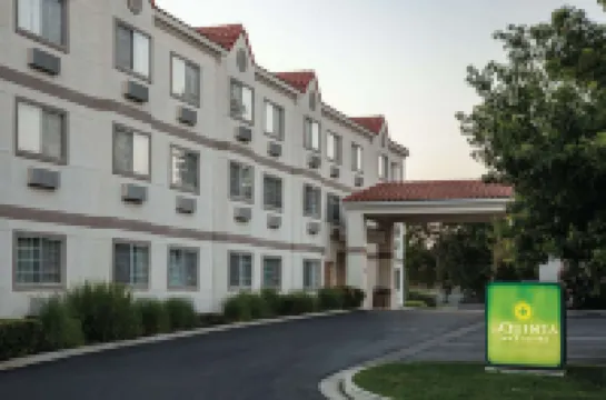 ラ キンタ イン＆スイーツ バイ ウィンダム デービス デービスのホテル