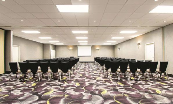 La Quinta Inn & Suites by Wyndham Cincinnati Sharonville