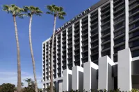 Beverly Hills Marriott Отели рядом с достопримечательностью «UCLA Meteorite Gallery»