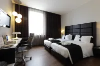 Holiday Inn Genoa City Hotel dekat University of Genoa