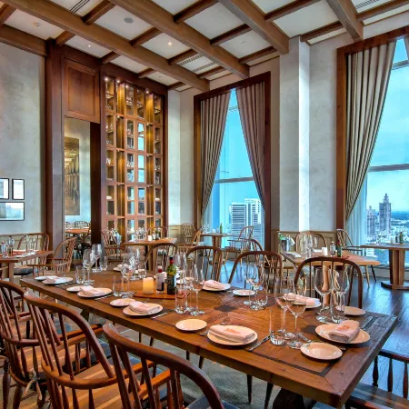Radisson Blu Plaza Bangkok Отели рядом с достопримечательностью «Станция BTS Асок»