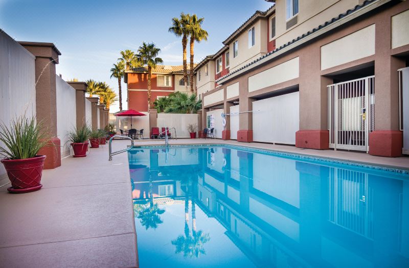 La Quinta Inn & Suites by Wyndham Las Vegas Red Rock photo 2