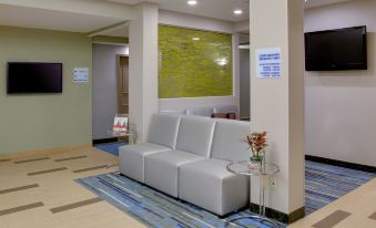 Holiday Inn Express Hotel & Suites Meadowlands Area, an IHG Hotel