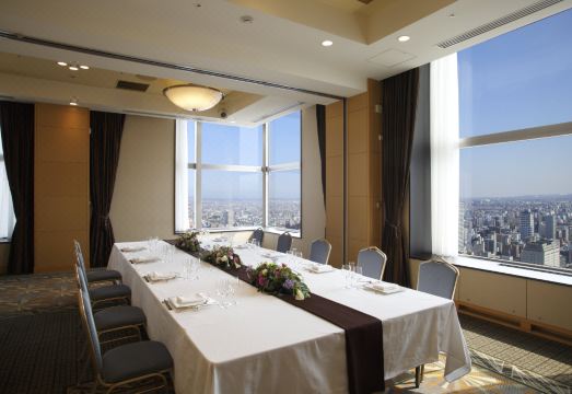 3. JR 타워 호텔..