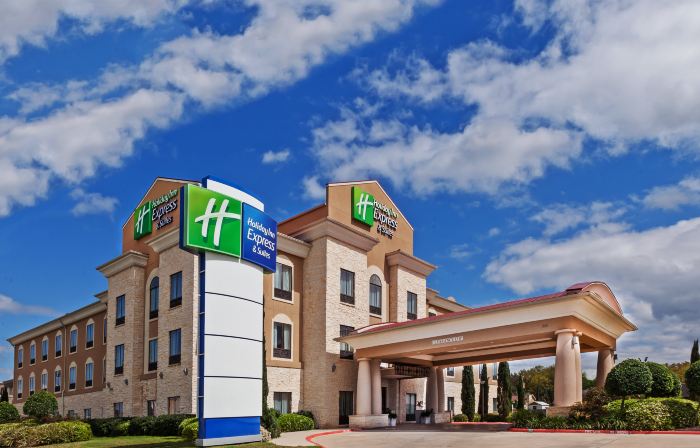 Holiday Inn Express & Suites VICTORIA by IHG