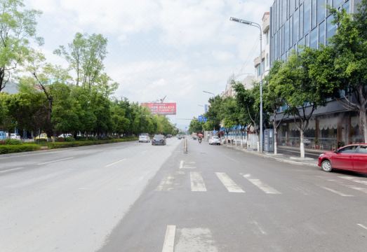 3. 톈허 홀리데이 ..