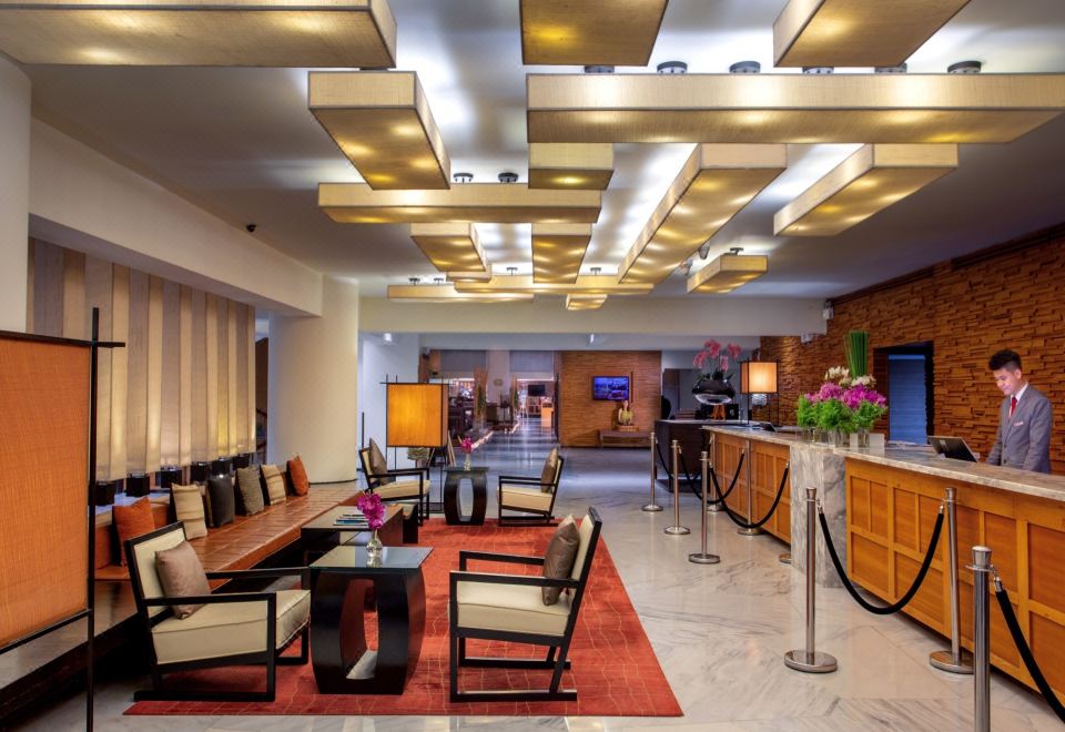 [라마다 플라자 메남 리버사이드 호텔의 야외 수영장]