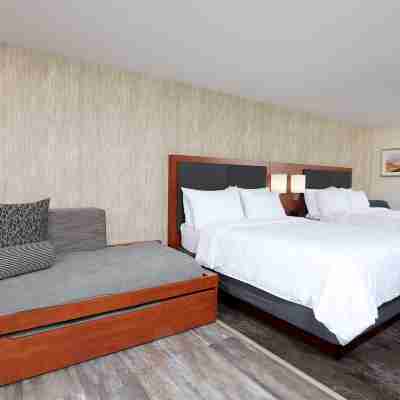 Holiday Inn & Suites Sioux Falls - Airport Rooms