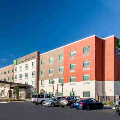 Holiday Inn Express & Suites Punta Gorda Hotel Exterior