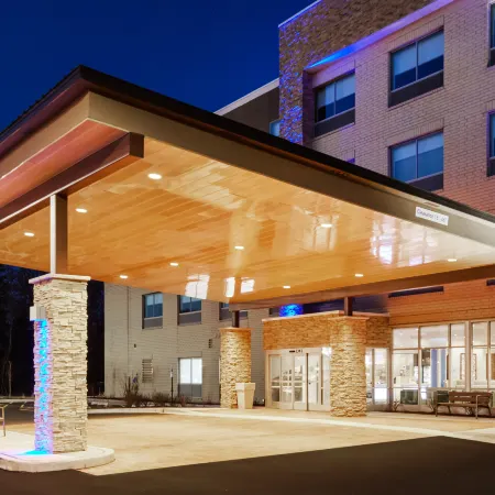 Holiday Inn Express & Suites CHICAGO NORTH SHORE - NILES by IHG