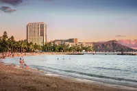 Ka Laʻi Waikiki Beach, LXR Hotels & Resorts Hotel dekat Statue of Duke Kahanamoku