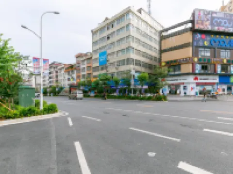 Vienna Hotel (Lingshan Liufengshan Pedestrian Street) Hoteles en Condado de Lingshan