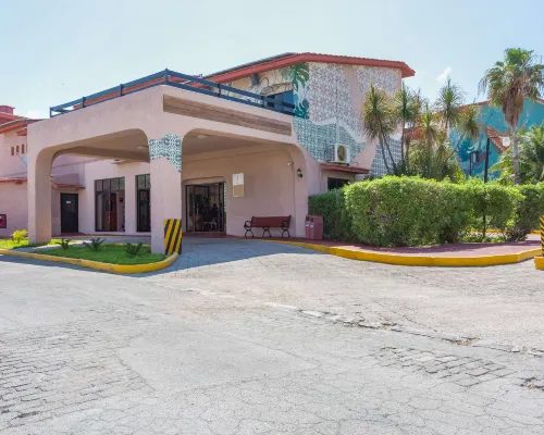 Nílu Cancún Zona Hotelera by Selina Hotels in der Nähe von Nachtclub Coco Bongo