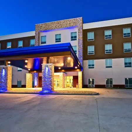 Holiday Inn Express & Suites Perryville I-55 by IHG