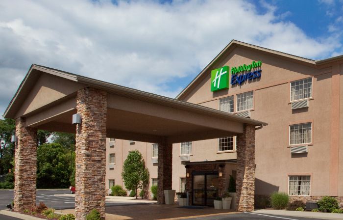 Holiday Inn Express MT. PLEASANT - SCOTTDALE by IHG