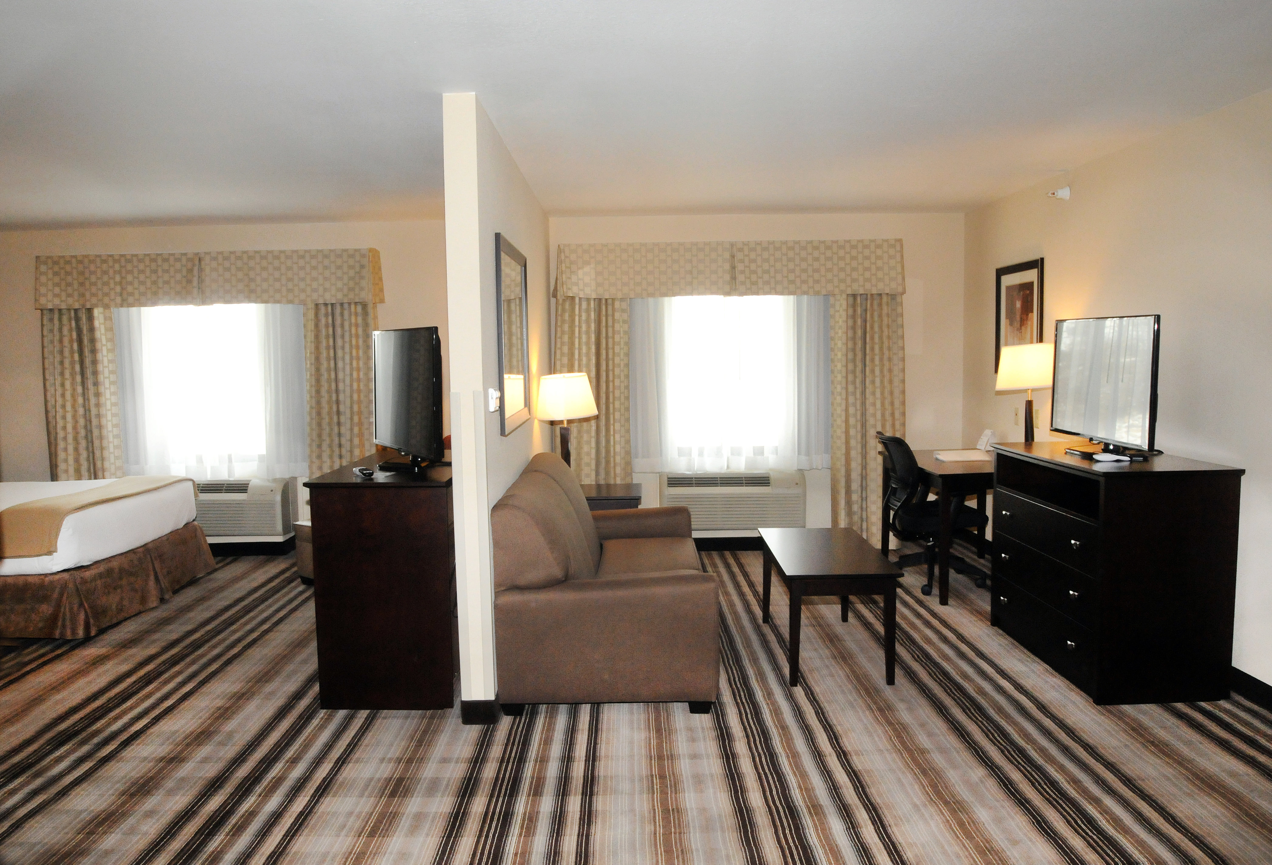 Holiday Inn Express & Suites Cambridge, an Ihg Hotel