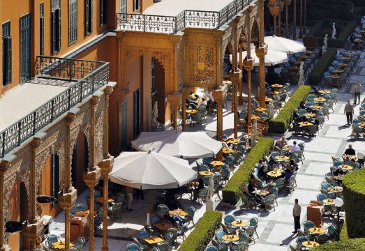 카이로 메리어트 호텔의 야외 수영장