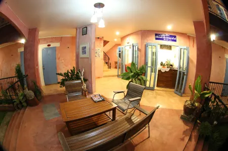 Le Bar Tarry Hotel Отели в г. Tha Li