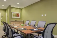Home2 Suites by Hilton Canton فنادق في Plain Township