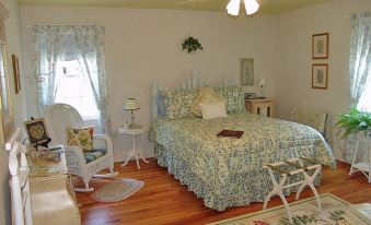 Frog Hollow Bed and Breakfast - Housity