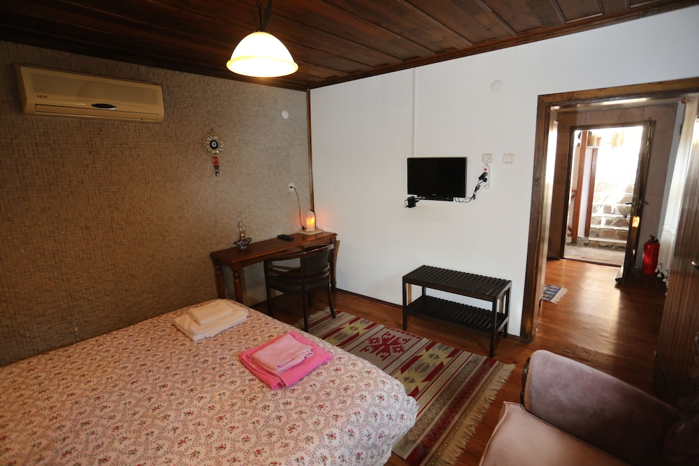 Akropolis Guest House