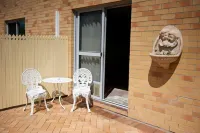 Cousins Motor Inn Hotels in Inverell