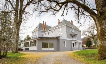 Domaine des Cèdres - Hôtel, gîtes et Insolites