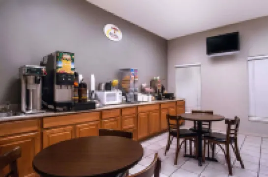 Super 8 by Wyndham Bastrop TX