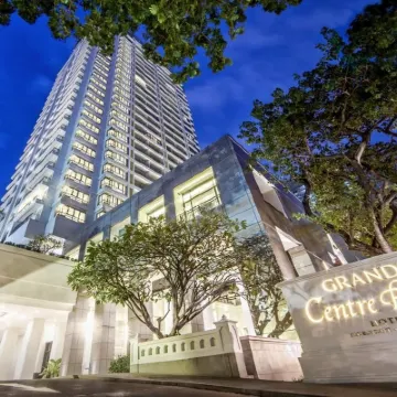 Grande Centre Point Hotel Ploenchit Hotel dekat San Phra Phrom