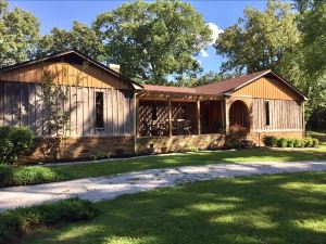 Sisters on Sycamore Bed & Breakfast