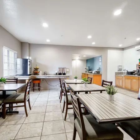 Rancho San Diego Inn & Suites